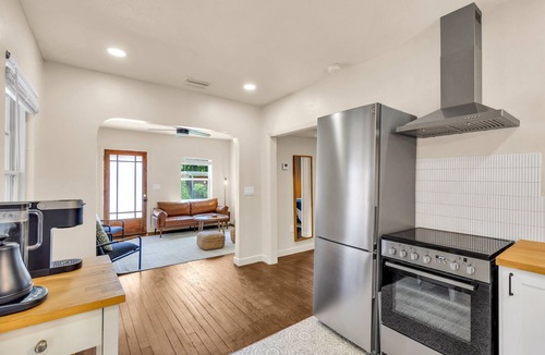 Gulfport House | Discounted long stays- Located near St Pete beaches, downtown Gulfport