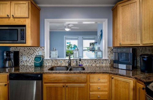 Holden Beach House | Discover Ohana, a stunning oceanfront 4-bedroom house in Holden Beach.