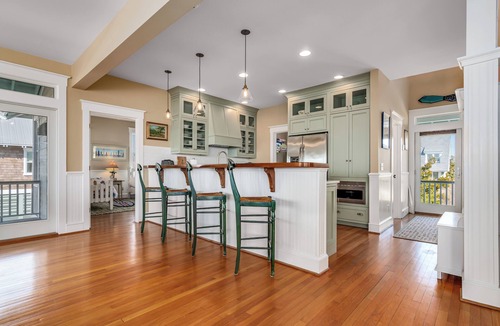 Flora's Bluff House | Discover your dream beach house with an amazing ocean view and lots of deck space on South Beach!