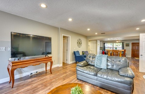 Orient Park House | Dock & Beautiful Views! Spacious Bellows Lake Gem