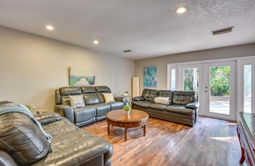 Orient Park House | Dock & Beautiful Views! Spacious Bellows Lake Gem