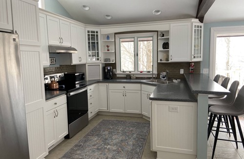 Plymouth House | Dog Friendly Ski House with Hot Tub