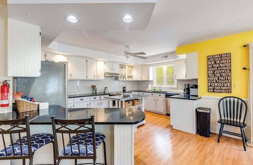 Cat Hill House | Dog-friendly South Bethany gem near the beach with central AC & fast WiFi