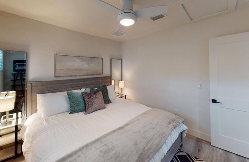 Downtown Apartment | Downtown Location! Newly Renovated - Steps to Restaurants & More! High-end Decor