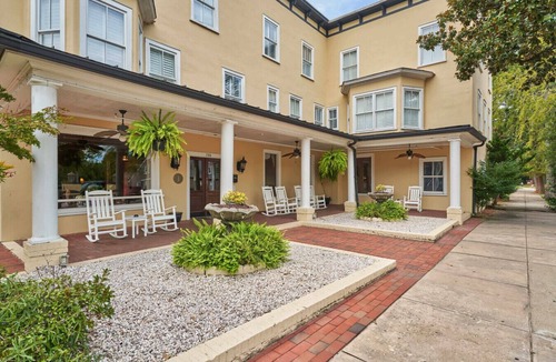 Downtown Hotel | Downtown Southern Pines - The Jefferson Inn - Petite Queen Room