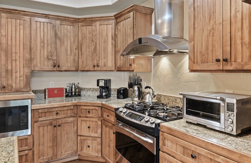 Bear Crossing House | Downtown WP Villa 835 I Private Hot Tub I Views I Work Desk I Bunk Room I Discounted Attractions