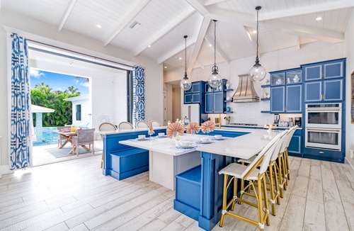Saint Armands Key House | Dream Island | Walk to Lido Beach, Heated Pool & Spa, Pet Friendly Coastal Home