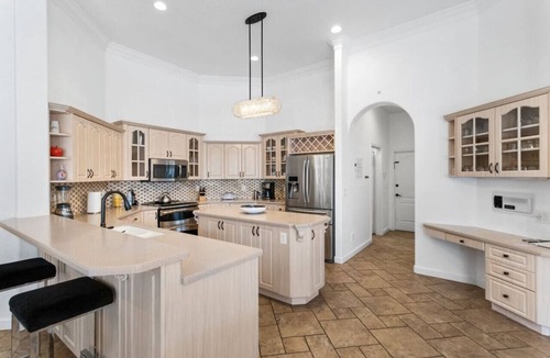 Dunedin Villa | Dunedin Lux 5BR Villa w/heated saltwater pool & spa, patio, putting green & BBQ