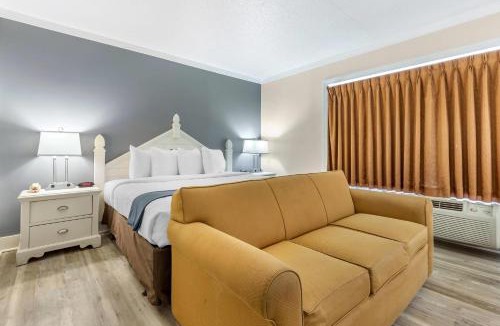 Conway Cabin | Econo Lodge Conway Central