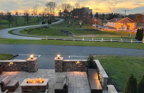 Ronks House | Elegance on The Farm Limitless Amenities ♦Pool ♦Hot Tub ♦Fish Pond +more!