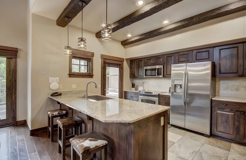Christie Heights Condo | Elegant 3 Bedroom Townhome with Fireplace