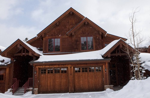 Christie Heights Condo | Elegant 3 Bedroom Townhome with Fireplace