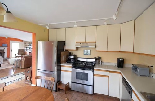 Block Island Cottage | Elysium Cottage 4 BR, 2 BA Pond Access & Kayak