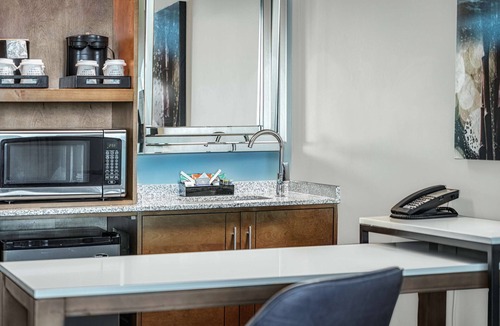 Central Sarasota Hotel | Embassy Suites by Hilton Sarasota, FL