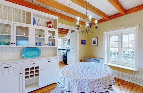 East Boothbay Cabin | Enchanting Oceanfront Cottage with Breathtaking Views and Modern Comforts