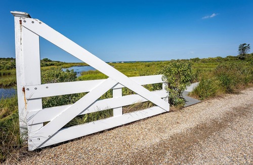 Pocomo House | Endless harbor views with water access - 2 min walk to beach!