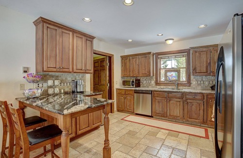 Breckenridge Cabin | Enjoy a Mountain getaway and world-class skiing at this Breckenridge rental.