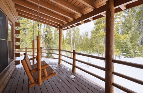 Breckenridge Cabin | Enjoy a Mountain getaway and world-class skiing at this Breckenridge rental.