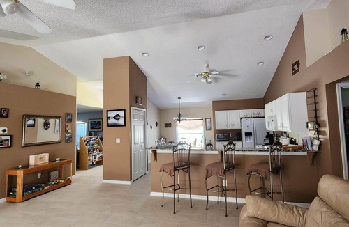 Groveland House | Enjoy your vacation in spacious private accommodation in Comfort Peace & Privacy