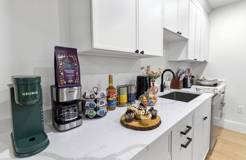 East Somerville Apartment | Entire Boston Home/New Build