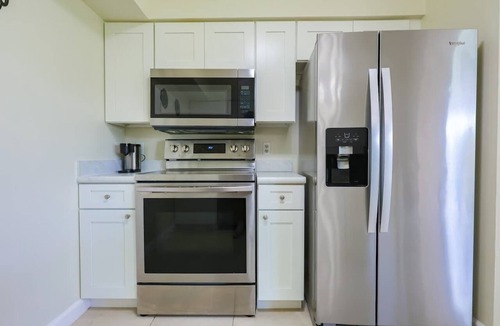 Florida Center North Condo | Entire Renovated Condo/10% OFF on Monthly Rent