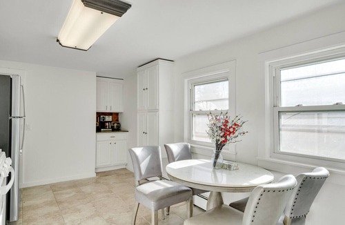 North Cambridge Apartment | Entire two level, 3 bedrooms plus office/4th bedroom, two full bathrooms, sleep 6