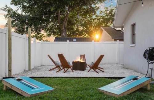 Seminole House | Epic Yard Pool Movie Theater Arcade Games