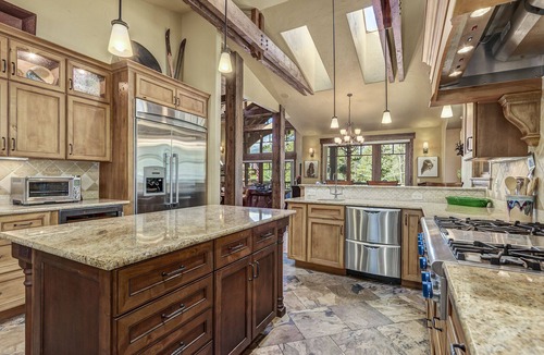 The Highlands House | Escape to this stunning private home in Breckenridge!