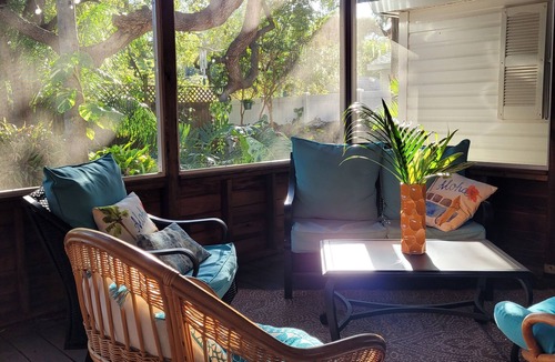 Crystal Beach Cottage | Escondido Boutique Bungalow in Crystal Beach- Inquire for Seasonal Savings!