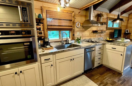 Pawleys Island Cabin | Exclusive Cabin Escape with cozy loft!