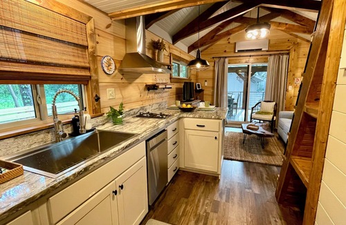 Pawleys Island Cabin | Exclusive Cabin Escape with cozy loft!