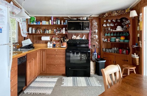Southport Cottage | Experience coastal charm at the Pine Cliff Dweller in Southport, ME.
