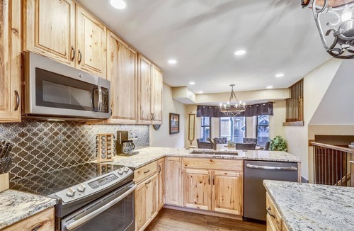 Warrior's Mark House | Experience mountain living at its finest in Village Point 109, with private hot tub!