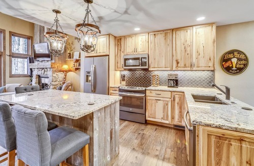 Warrior's Mark House | Experience mountain living at its finest in Village Point 109, with private hot tub!