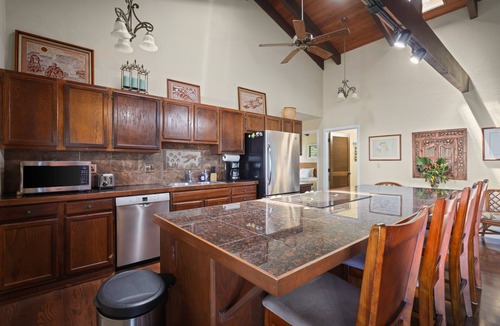 Honaunau-Napoopoo House | Experience ocean views at Hale Mauka, a spacious 3-bedroom retreat in Captain Cook, HI.