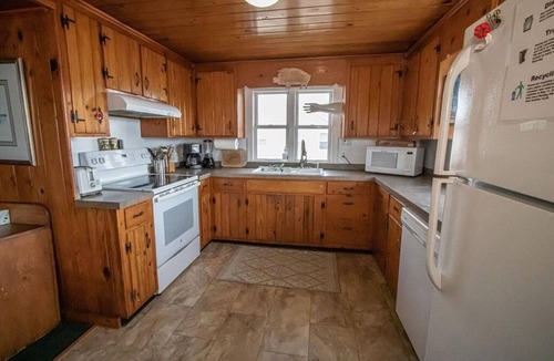 Holden Beach House | Experience oceanfront bliss at The Captain's Quarters, Holden Beach!