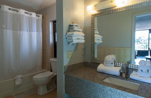 Clearwater Hotel | Express inn and suites