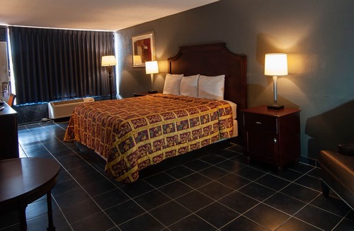 Clearwater Hotel | Express inn and suites
