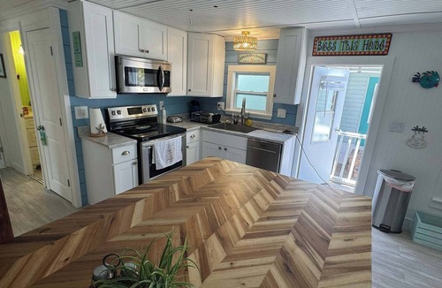 Bradenton Beach House | Fabulous 2-bedroom Anna Maria Island home with AC in Bradenton Beach