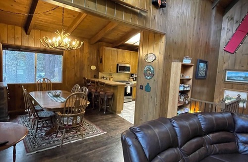 Lake Arrowhead Cabin | Fabulous 3-bedroom Treehouse Cabin in Lake Arrowhead