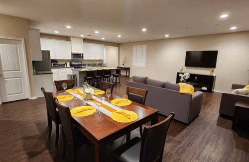 Riverside House | Fabulous 4-bedroom house with AC in Riverside