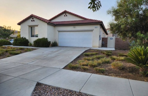 Riverside House | Fabulous 4-bedroom house with AC in Riverside