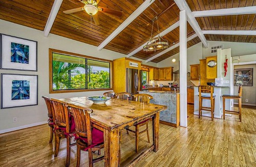 Kahaluu Bay House | Fabulous 7 bedroom for 23 near Magic Sands Beach!