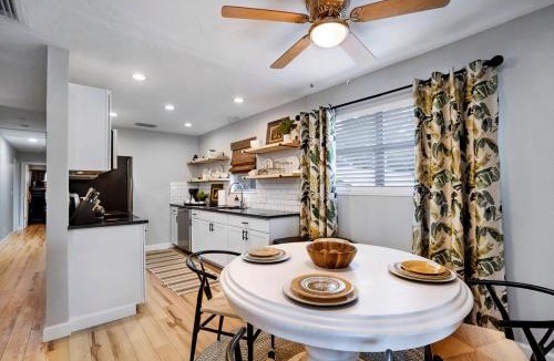 South Gate Ridge Apartment | Fabulous design, close to Siesta