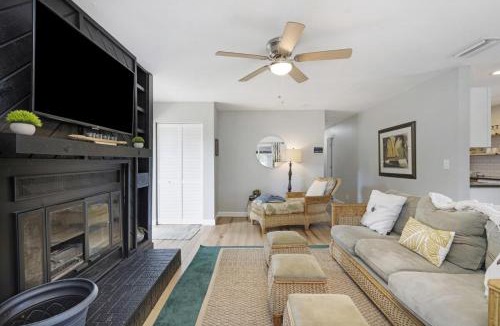South Gate Ridge Apartment | Fabulous design, close to Siesta