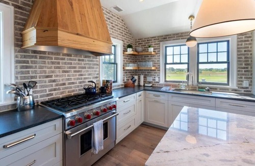 Nantucket House | Fairway and Ocean Views on Nantucket, walk to the beach!