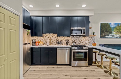 Old City Condo | Fam Friendly 3BR | Roof Deck | Steps to US History