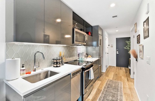 Shawmut Apartment | Family Fun in Boston: Rooftop Pool & City Views