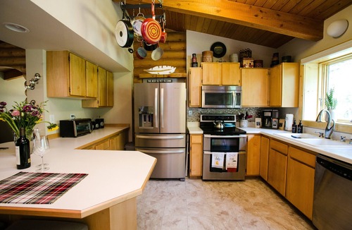 Nederland House | Family Getaway in Ned! Theater, Game Room & Garage