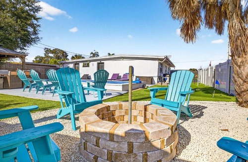 Walsingham House | Family Heated Pool Putting Green Pac-Man Near Beach